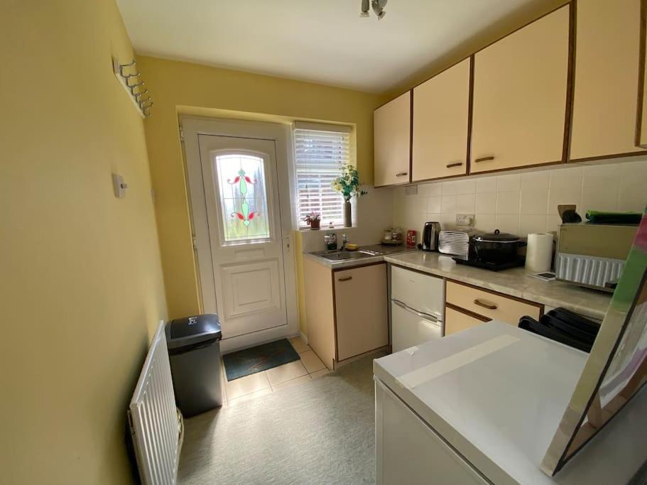Cosy Apartment With Private Access And Kitchenette In Guildford (Adults Only) Worplesdon エクステリア 写真